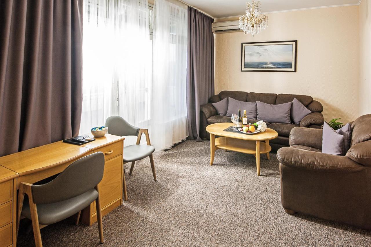 Mini-Hotel Kyivskyі Exterior foto